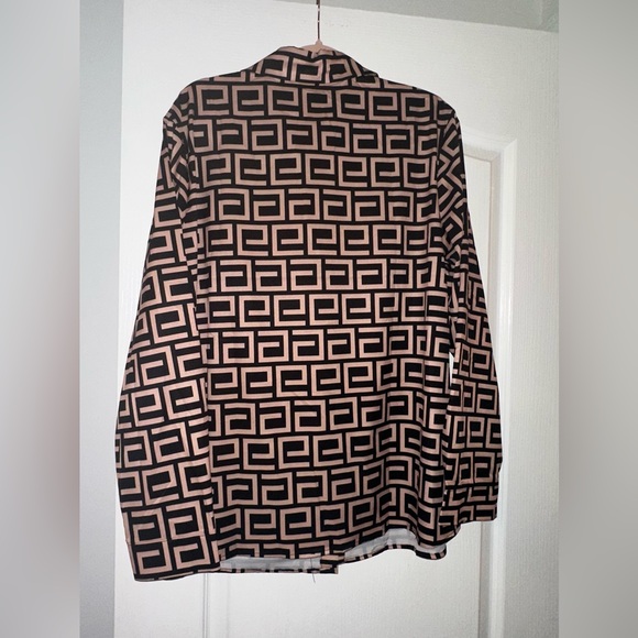 Geometric Patterned Button-Up Shirt - Picture 2 of 7